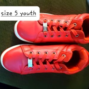 Size 5 youth echo shoes brand new